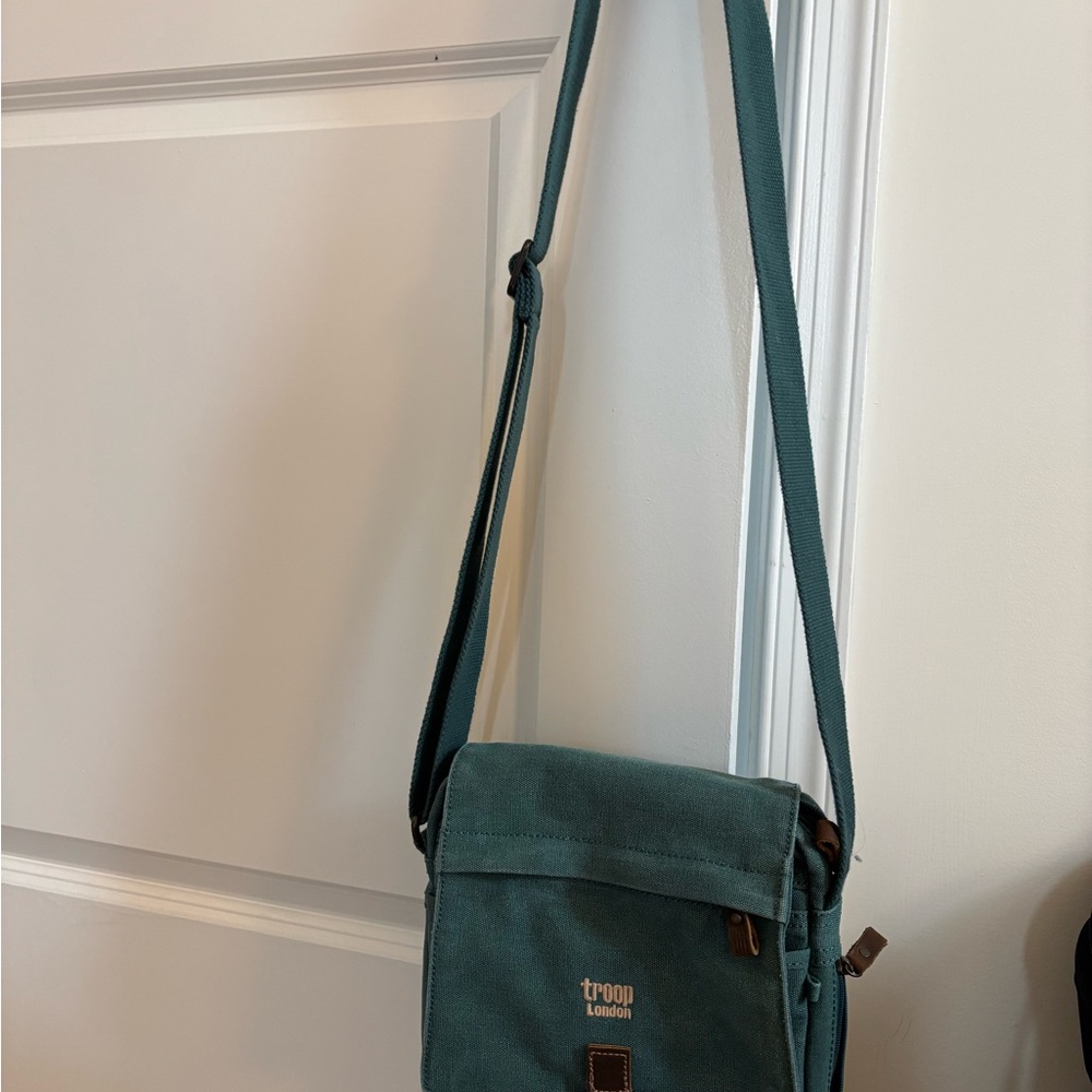 Troop London TRP0211 Classic Canvas Across Body Bag – Turquoise - Picture 2 of 7